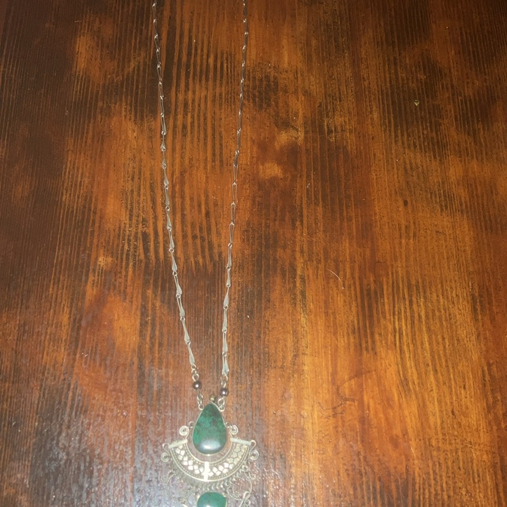 Elegant Silver and Malachite Pendant Necklace